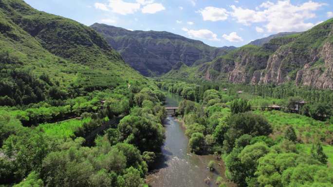 绿水青山河流