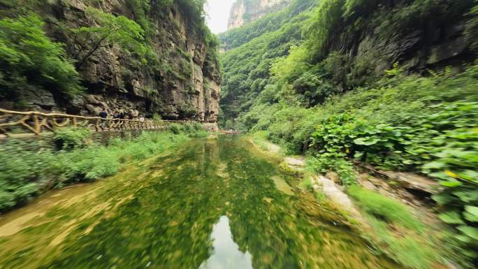 FPV拍摄八泉峡峡谷中穿梭