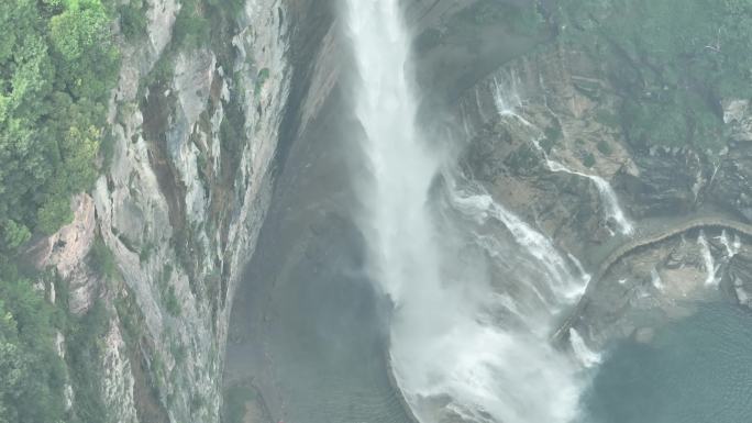 太行山 瀑布 航拍 水流 八里沟