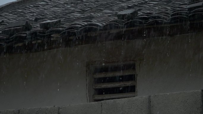 农家小雨瓦房屋檐雨滴飘雨春雨