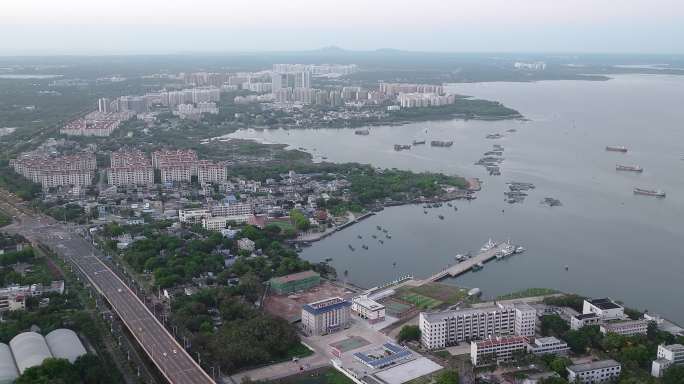 海南儋州市洋浦大桥及港口航拍02