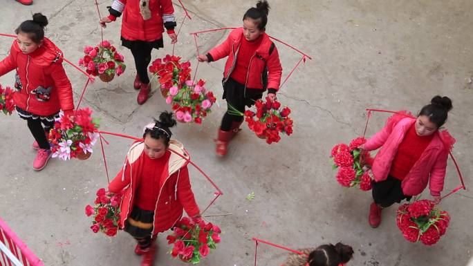 挑花的小女孩