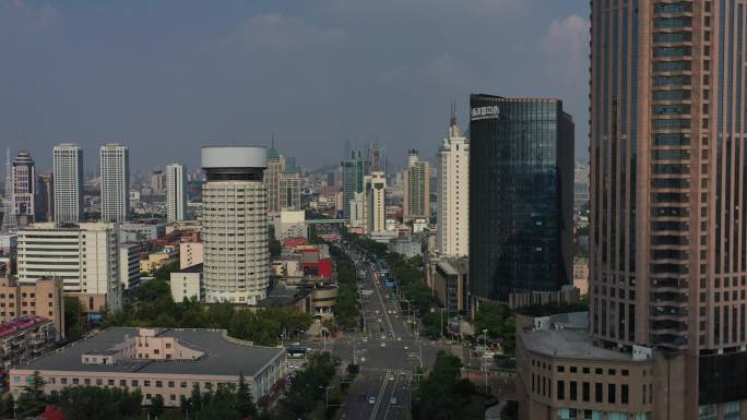 航拍济南经七路街景