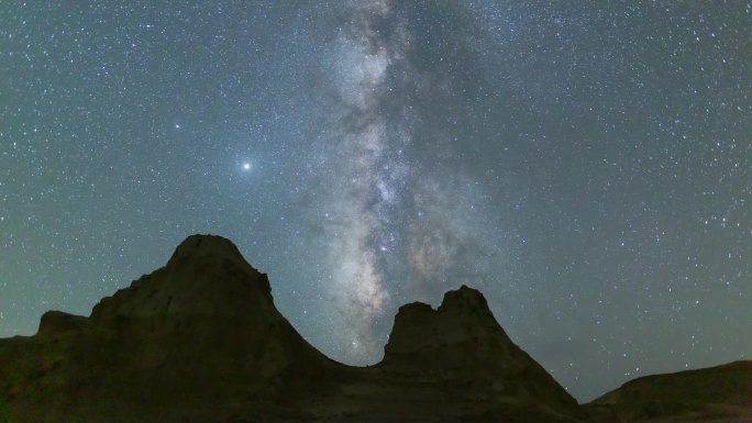 海西俄博梁银河和英仙座流星雨延时摄影