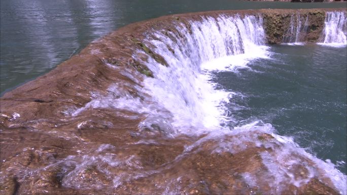 九龙河瀑布上游流水