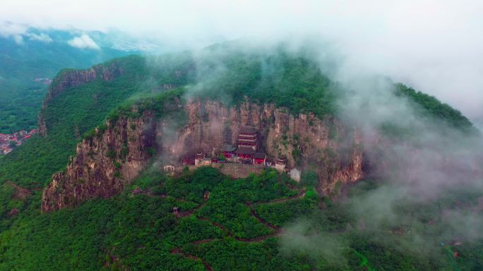 航拍依山而建的娲皇宫