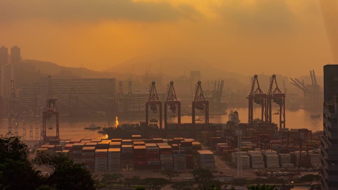 4K延时:航拍香港货柜船在码头商业港口的活动剪影，用于商业物流、进出口航运或货运。