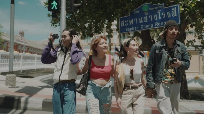探索曼谷迷人的老城区:亚洲朋友的城市之旅。