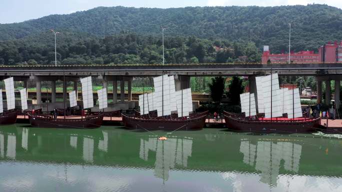 4K航拍昆明滇池首座钢浮桥