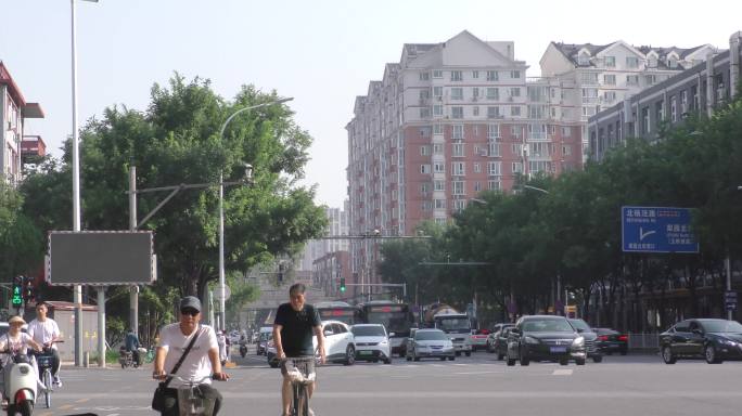 城市交通早晨街道骑行上班早高峰车流上班族