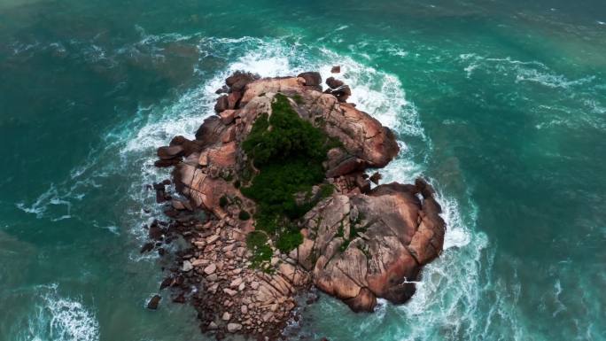 惠州双月湾情人堤狮子岛海岸线浪花航拍