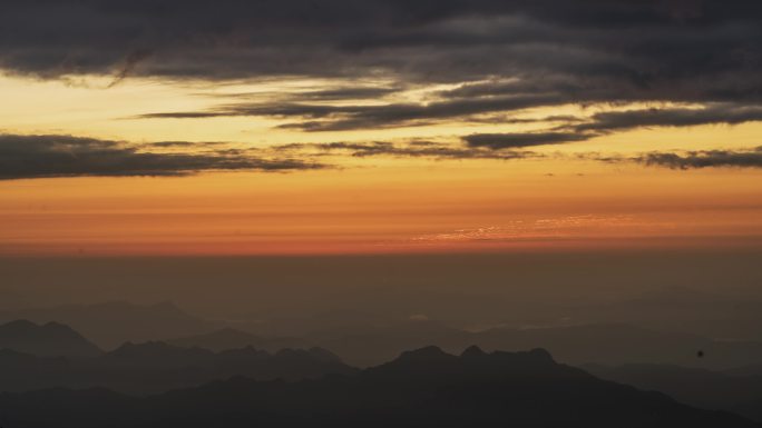 牛背山日出