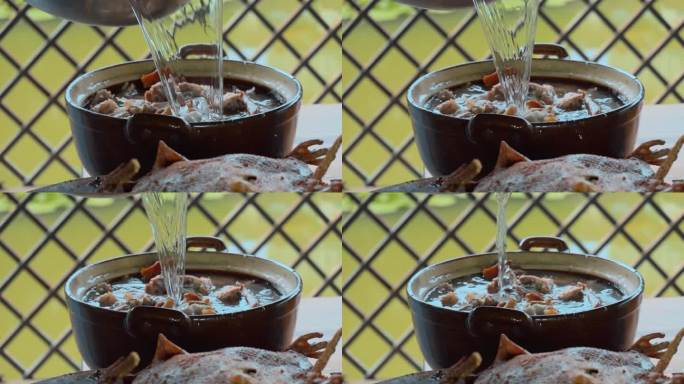 砂锅煮鸡倒水升格特写视频慢镜头