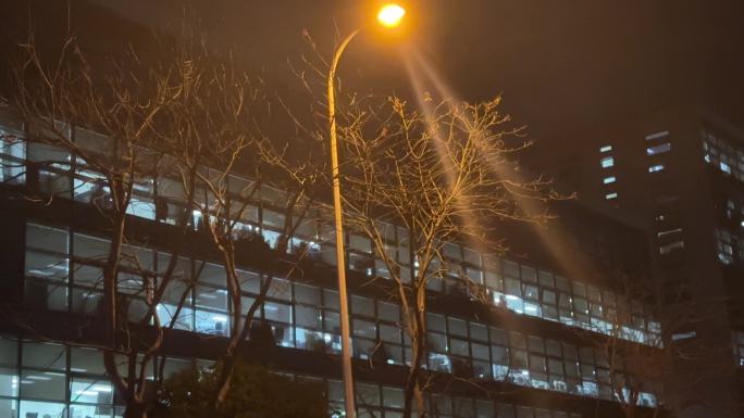夜灯深夜夜景亮灯 大楼晚上灯光窗户加班