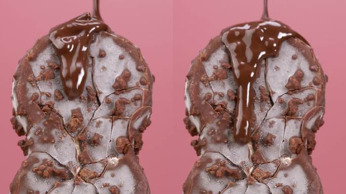 将融化的巧克力倒在粉色背景的雪糕上。