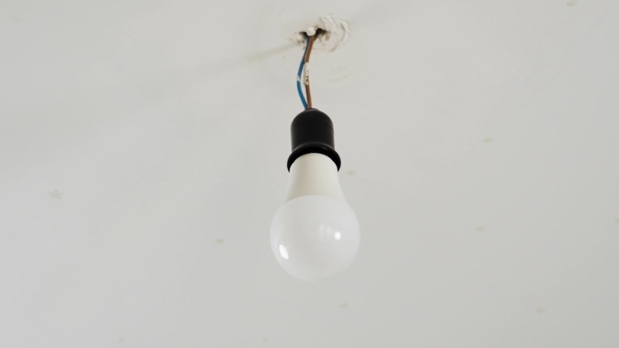 节能灯泡在装修居室中的近距离应用