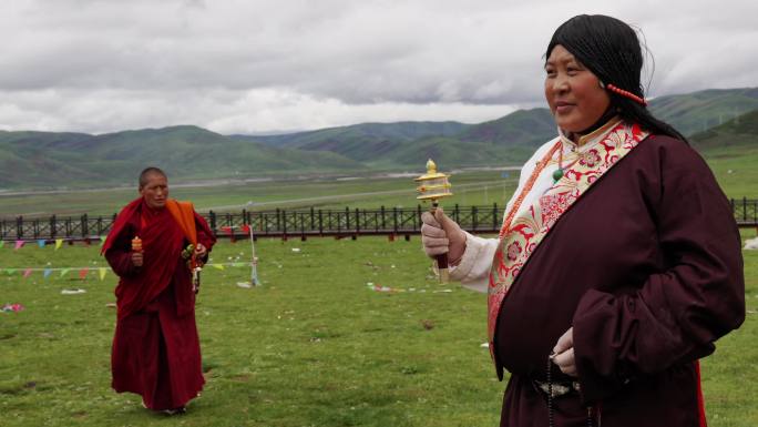 草原人家藏族妇女藏族题材