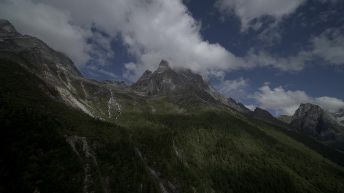 崇山峻岭 雪山 高耸入云