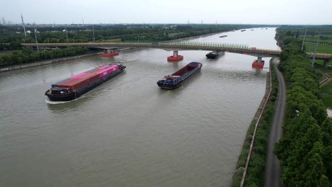 航拍上海内河航道运输