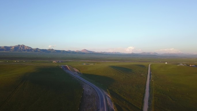 青藏高原 草地 美丽公路航拍视角