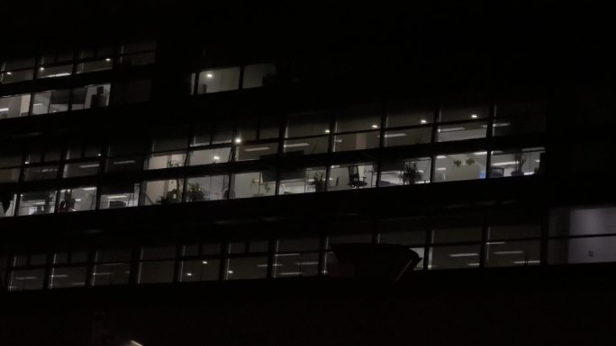 窗外夜晚夜灯窗户 灯光深夜晚上亮灯夜景