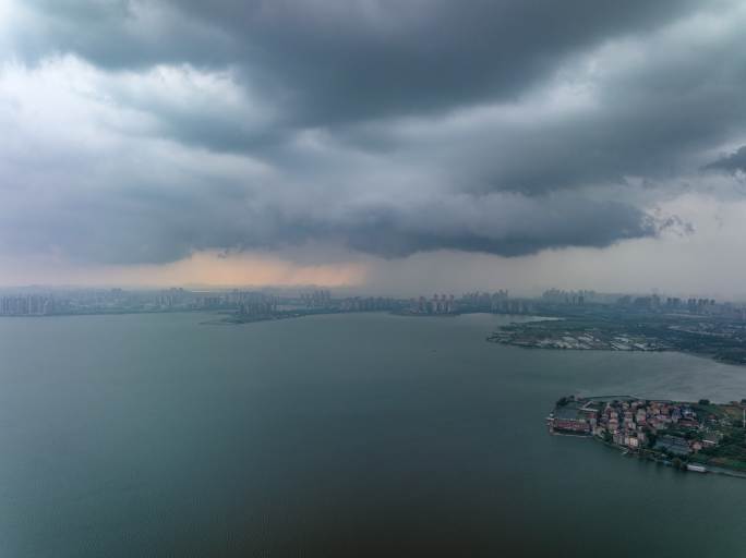 武汉汤逊湖上空局部阵雨暴雨航拍延时摄影