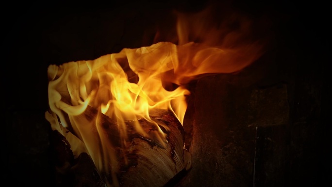 在火上烘干陶器  尼西黑陶制作技艺