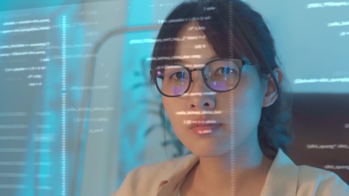 亚洲年轻女性开发人员利用人工智能和大数据开发创新电子商务应用程序的4k特写视频