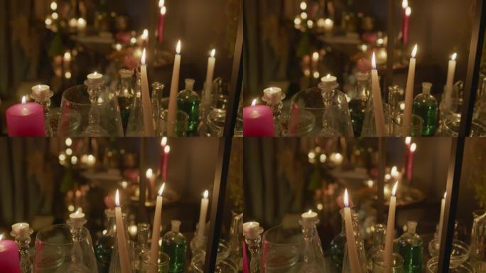 深色房间里燃烧的蜡烛和小瓶魔药