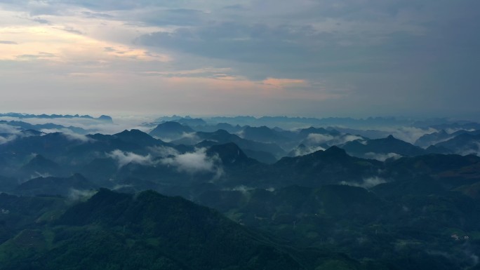 航拍大山云海喀斯特地貌山水风景