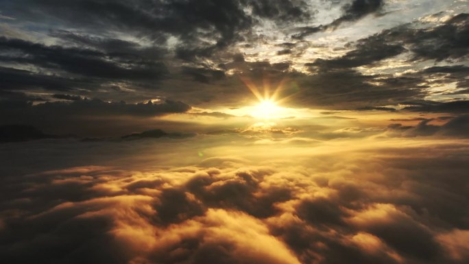 日出晨光双层云海丁达尔光束乌云翻滚延时
