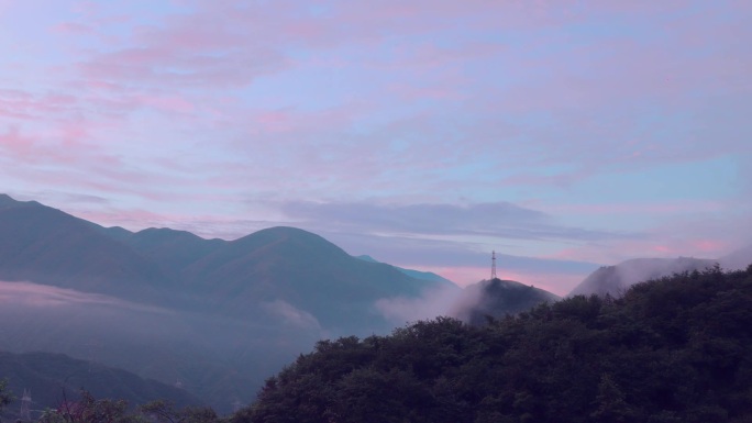 自然风光朝霞彩霞天空飘过火烧云泥巴山延时