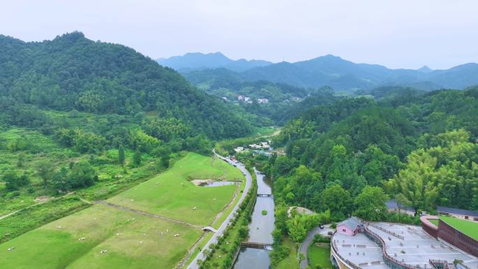 航拍避暑胜地陡沙河温泉小镇