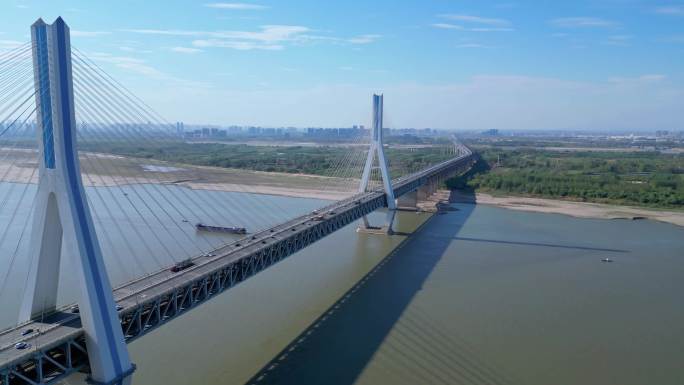 武汉长江大桥沿江城市风光