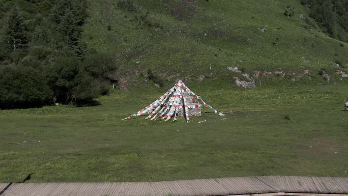 西部风景绿水青山草地白马石碑航拍4k5