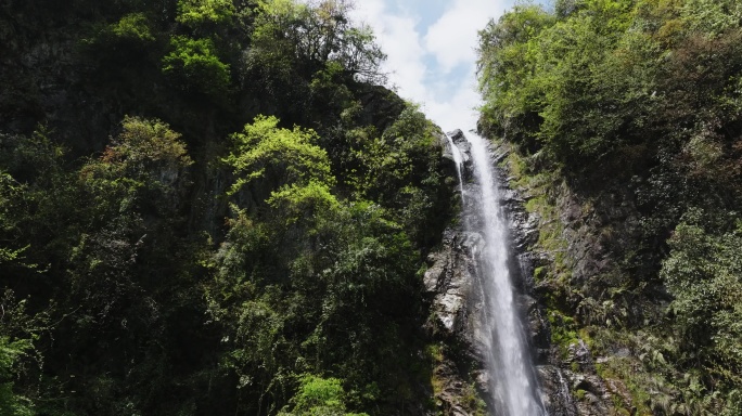 航拍大山深处秘境溪流瀑布