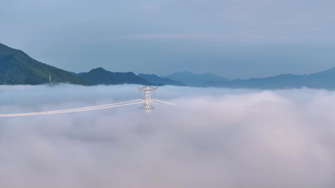 高山顶云海下中国家电网架输线路航拍压电缆