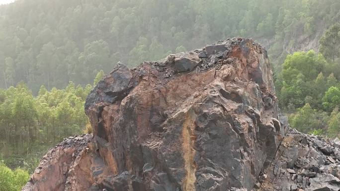 中山火炬开发区 烟筒山 山高人为峰 奇石