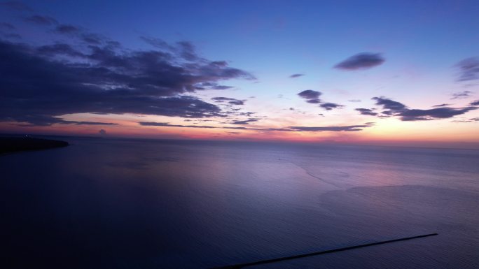 海上日出前夕