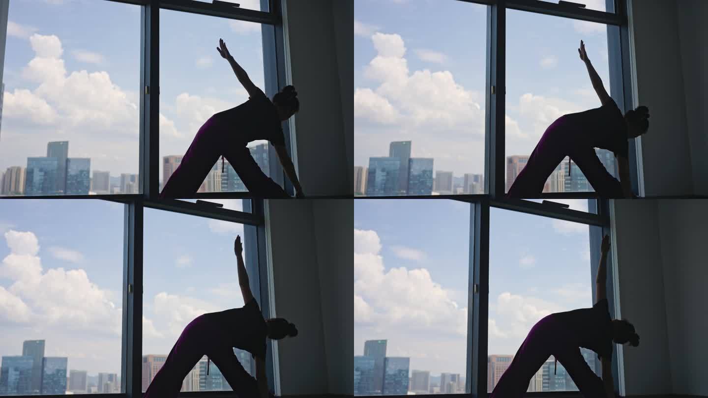 瑜伽 落地玻璃窗瑜伽剪影