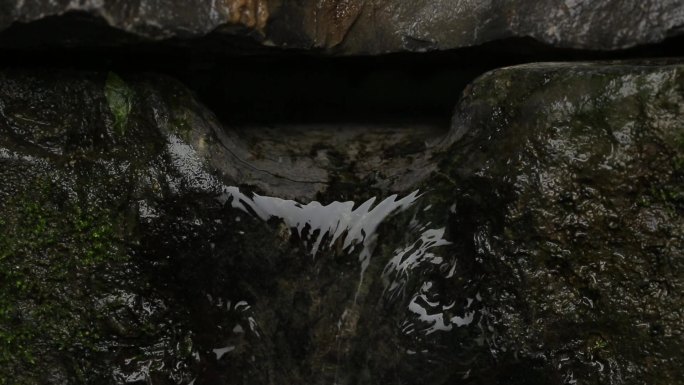 C湖南花恒县山石流水