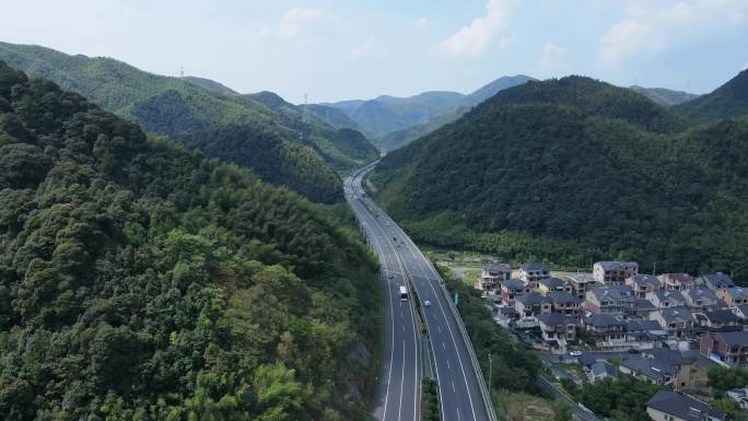 大山里面高速公路高速通车