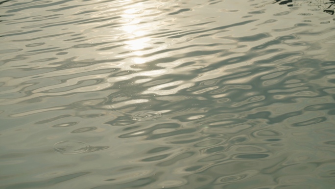 唯美金色水波纹波光粼粼黄昏逆光湖水