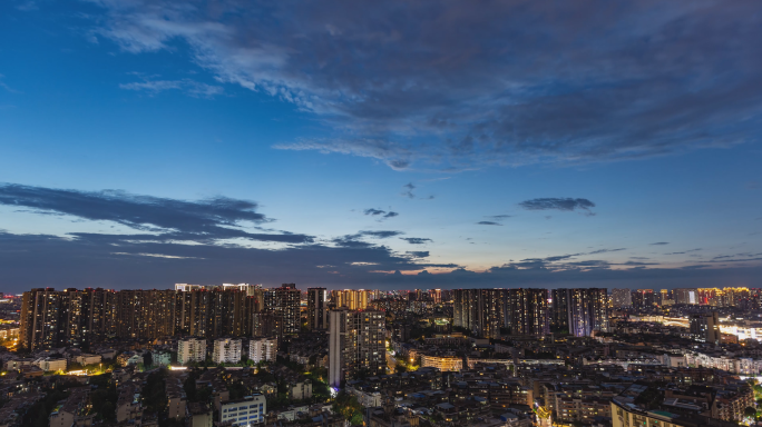 城市地平线日转夜流云日转夜城市亮灯延时