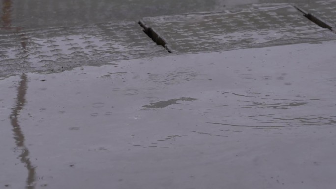 雨中青台  雨滴涟漪