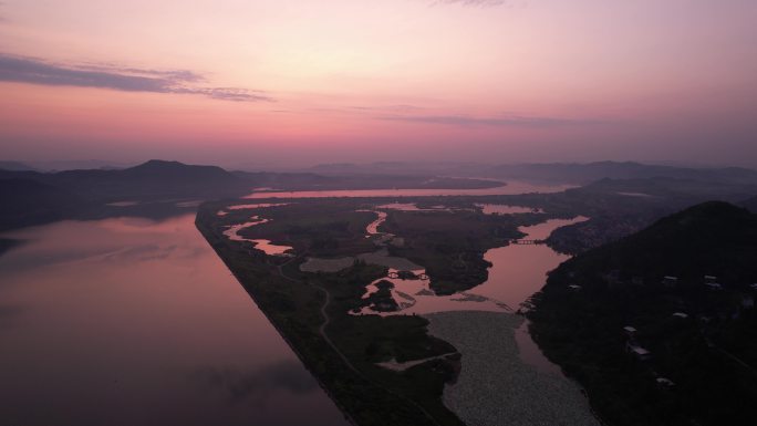 黎明时刻秋水共长天一色