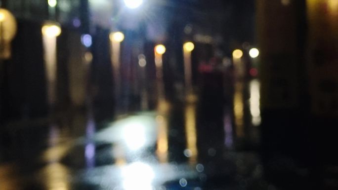 伤感的雨夜视频 街道大雨大雨雨丝伤感视频