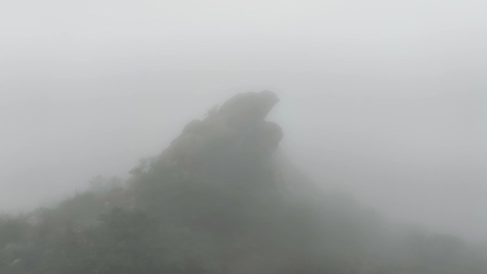 大同七峰山哈蟆石云雾航拍