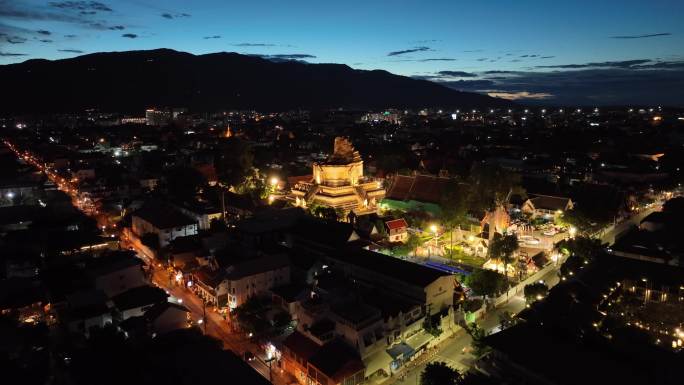 泰国清迈古城契迪龙寺航拍城市夜景风光