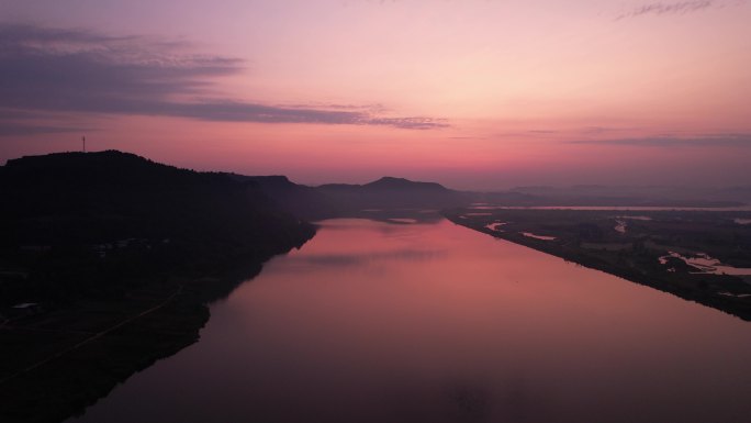 黎明粉色山河天空航拍
